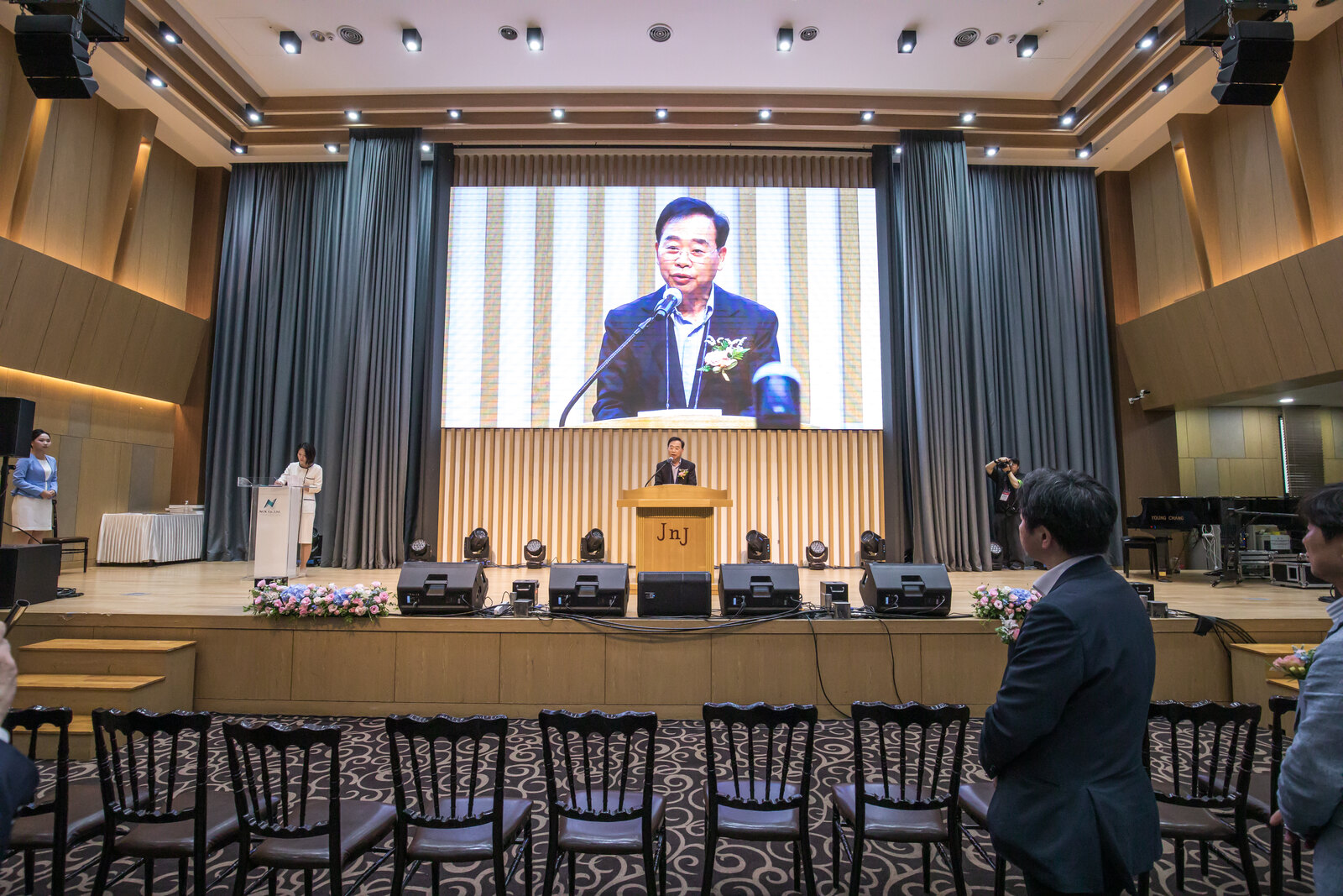 직원들이 진료 준비로 바쁩니다